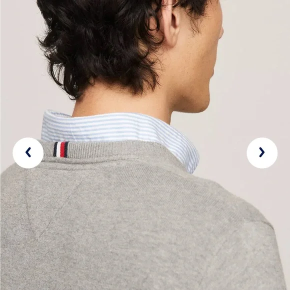 Tommy Hilfiger
Solid Logo V-Neck Sweater size mens XL
Color Grey Heather - Picture 6 of 8